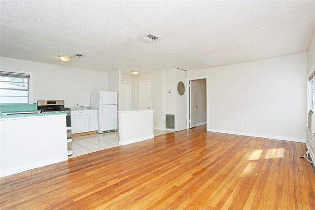 Foto del edificio - 2348 Sheridan St