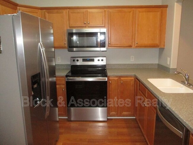 Building Photo - 504 Avery Way Ct