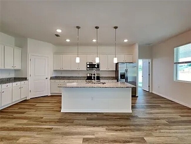 Building Photo - 16142 Juarez Cir