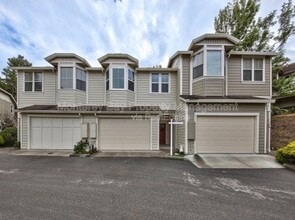 Building Photo - 61 Glen Lake Dr