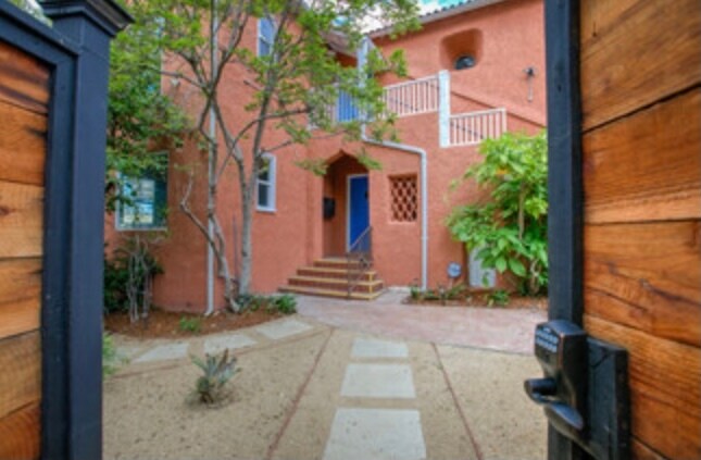 Foto del edificio - 1029 S Orange Dr