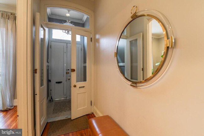 Building Photo - 206 S 43rd St