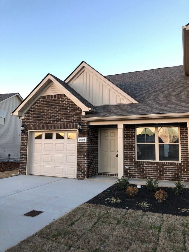 2 br, 2.5 bath House 1008 Sully Dr House for Rent in Smyrna, TN