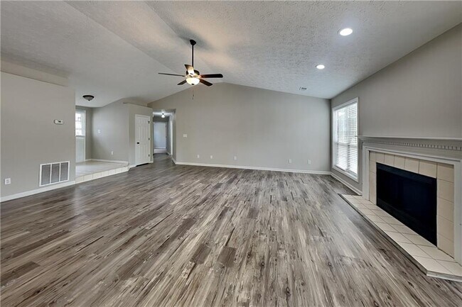 Foto del edificio - 4018 River Rock Way