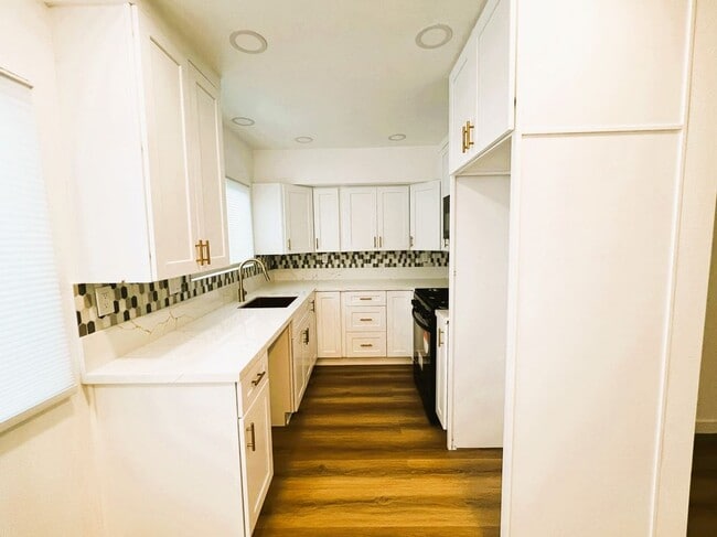 Foto del edificio - 13811 La Pat Pl