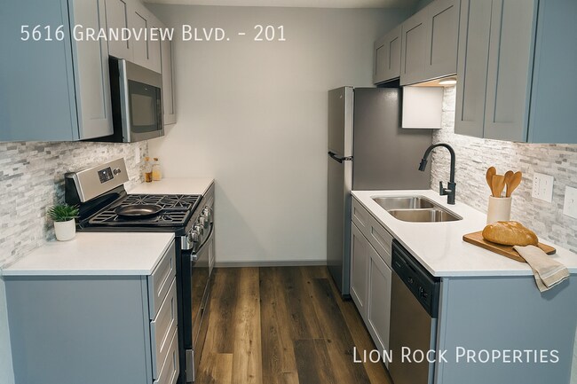 Foto del edificio - 5616 Grandview Blvd
