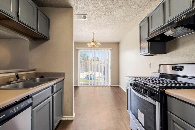 Foto del edificio - 1220 Orchard Park Cir
