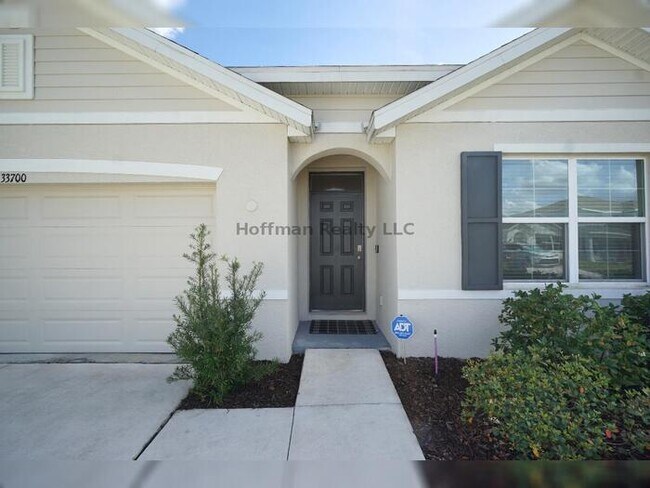 Building Photo - Spacious 4-Bedroom Home with 2-Car Garage in Wesley Chapel