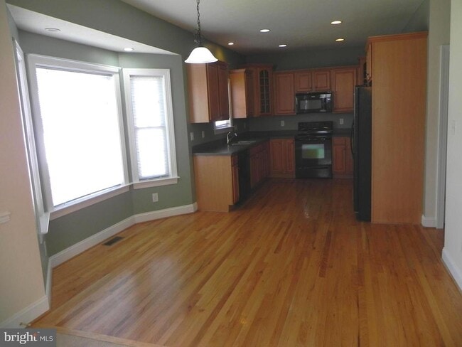 Building Photo - 110 Camaruge Ct