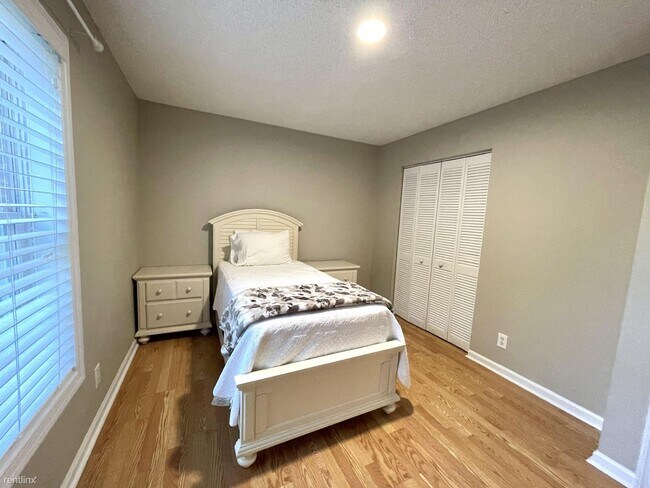 Building Photo - 3 br, 2 bath House - 13763 Norwick St