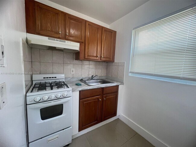 Foto del edificio - 1281 NW 60th St