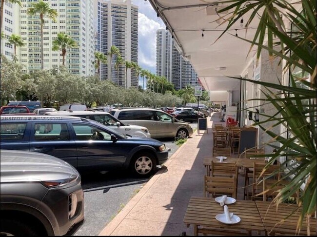 Foto del edificio - 3429 Galt Ocean Dr