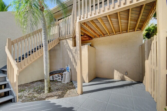 Building Photo - 614 Executive Center Dr