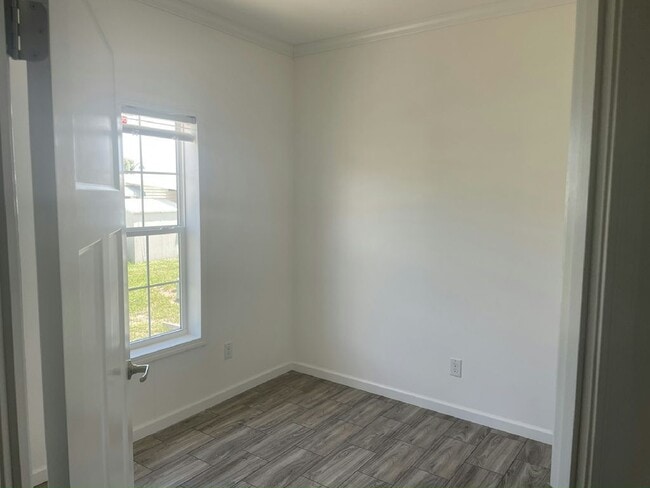 Building Photo - 6902 42nd Terrace N