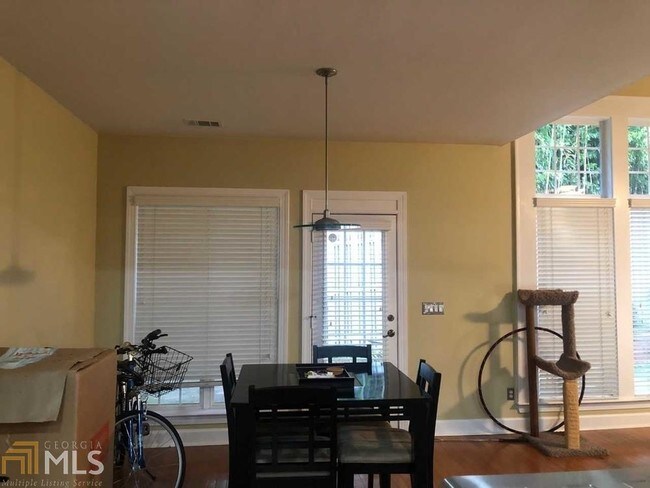 Building Photo - 2022 Belridge Ct