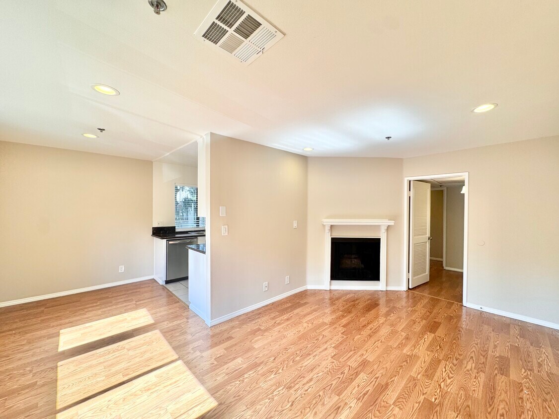 Primary Photo - 104 N Clark Dr