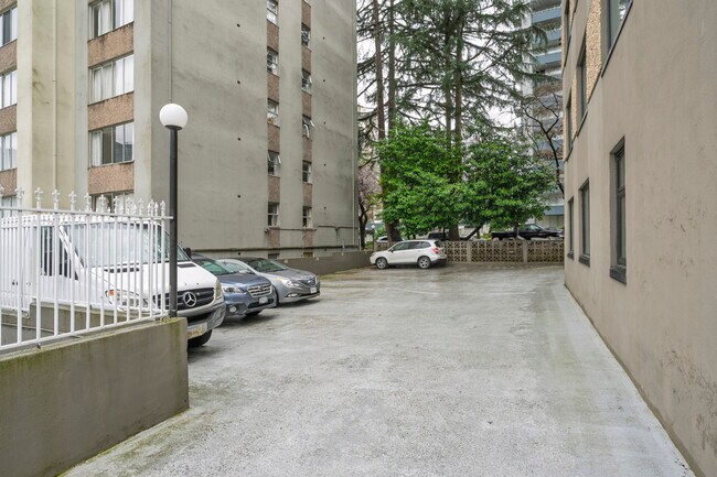 Photo du bâtiment - Villa Esto Apartments