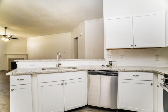 Building Photo - 18422 Wolf Creek Trl