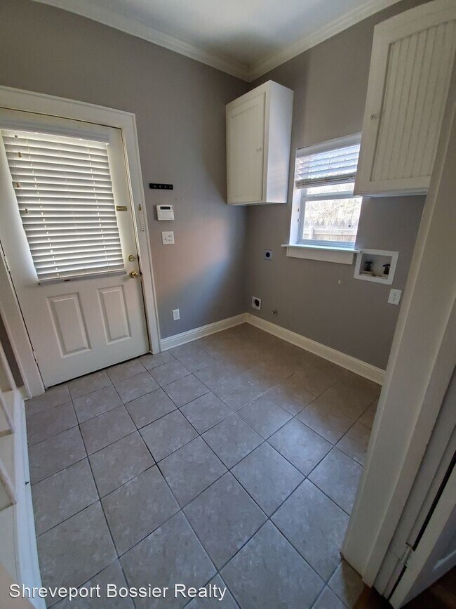 Foto del edificio - 1 br, 1 bath House - 353 Olive St