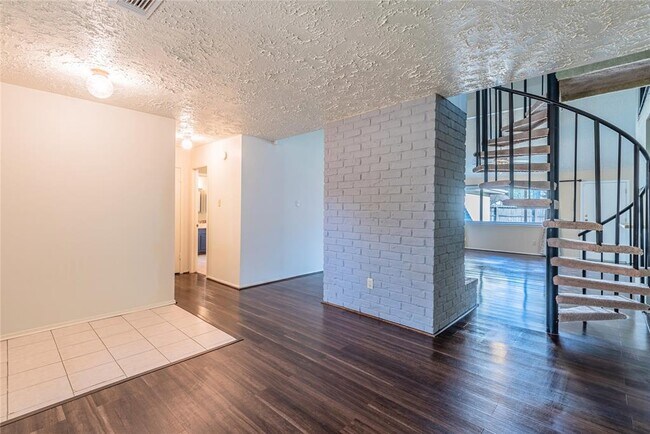 Building Photo - 6815 Marta Dr