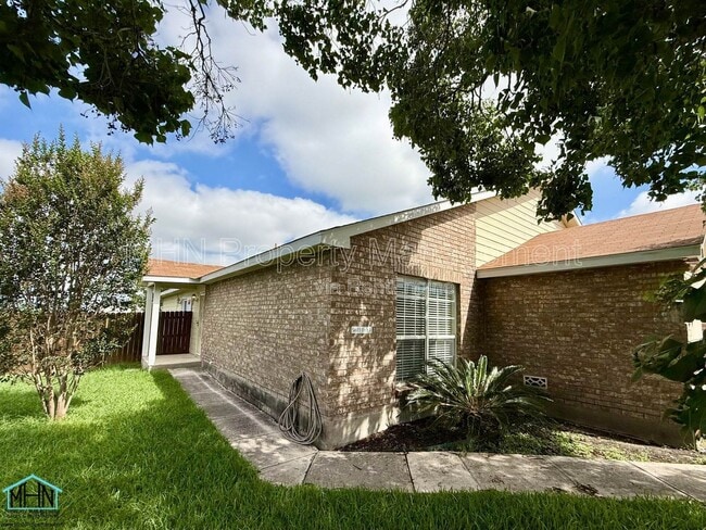 Foto del edificio - 5603 Lakebend W Dr