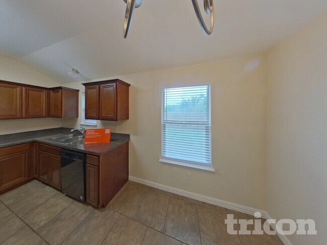 Foto del edificio - 8536 Cherry Bark Ln