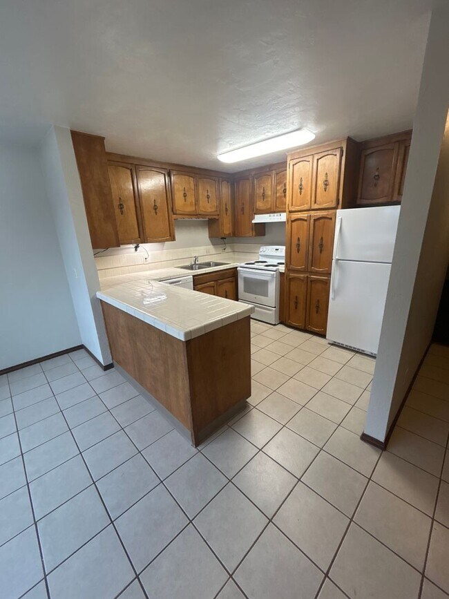 Foto del edificio - Cozy 3 Bedroom Duplex with Private Backyard