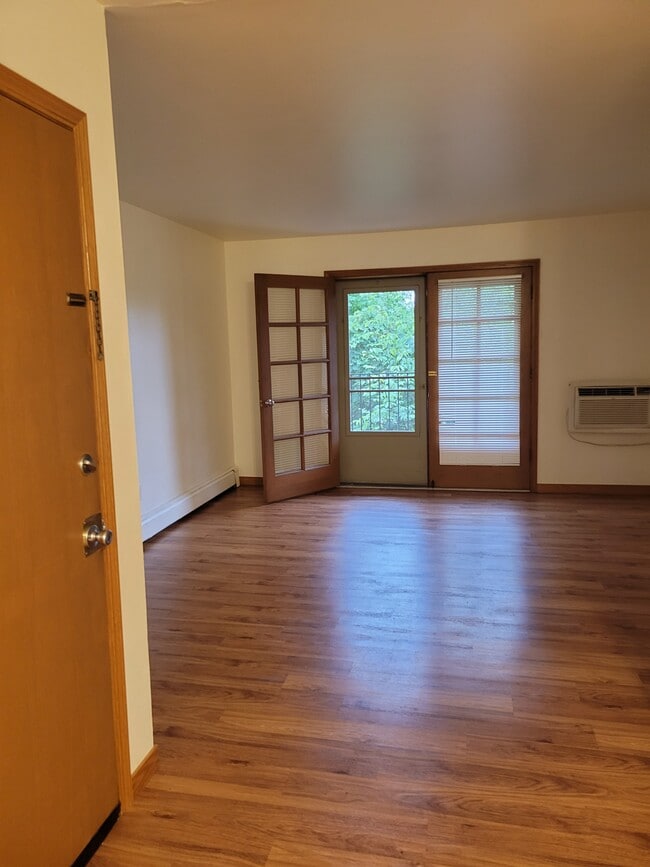 Large deck just outside the french doors! - 511 Mulberry Dr E