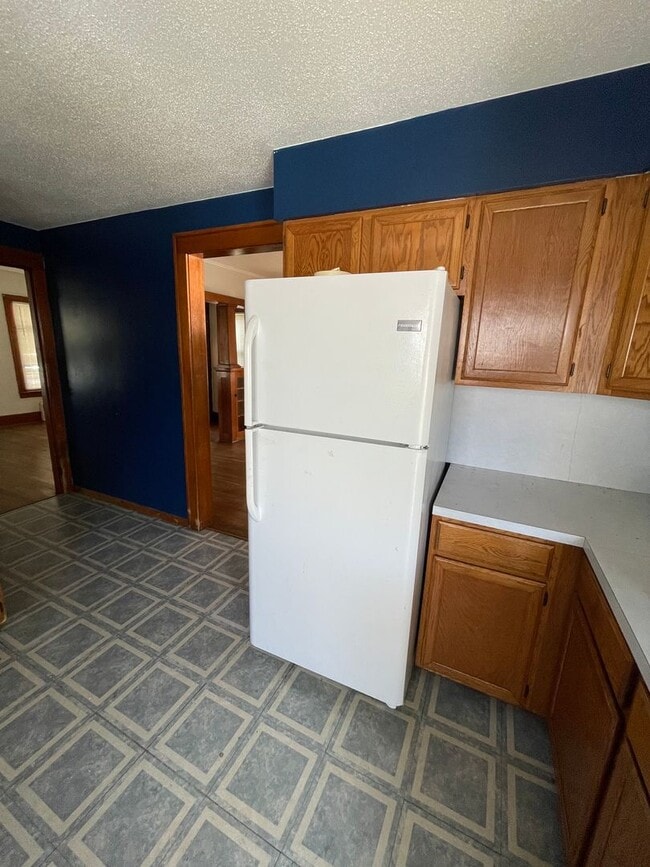 Building Photo - 3 Bedroom, 2 Bathroom House Located in Sta...