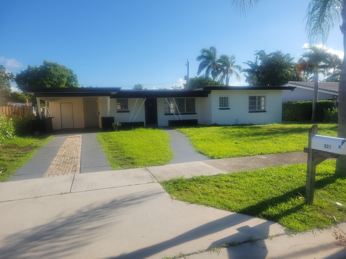 Primary Photo - 621 NE 9th Ave