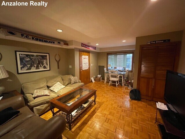 Primary Photo - 1 Webster Pl
