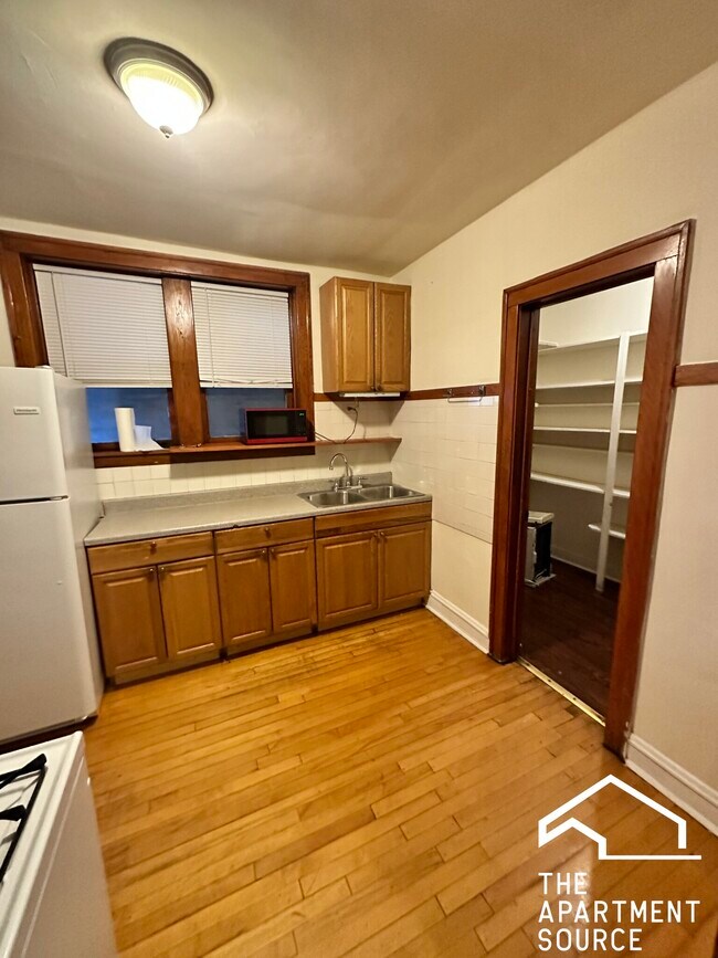 Foto del edificio - 5503 W Belmont Ave