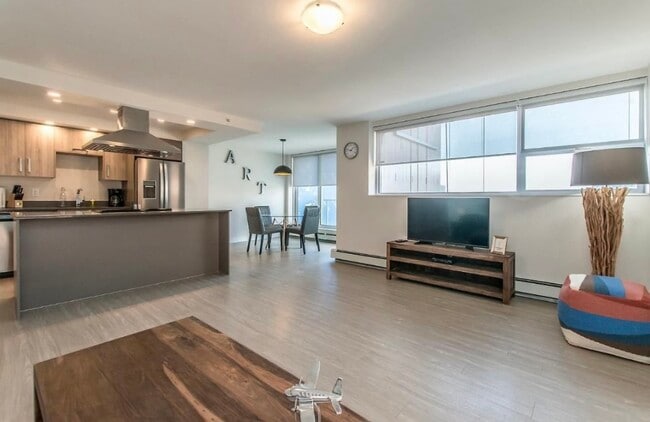 Building Photo - 5633-5633 Fenwick St