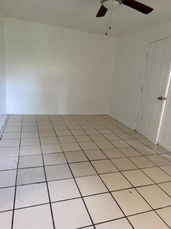 Foto del edificio - 900 NW 121st St