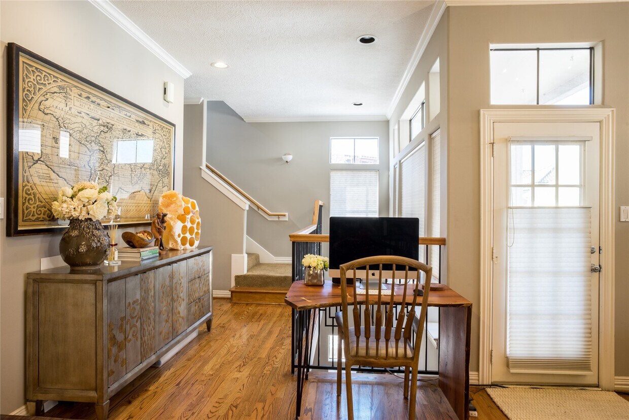 Primary Photo - 1611 McDonald St