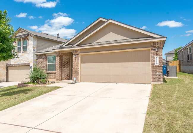 Building Photo - 1 Month Free Rent on a 3 bedroom 2 bath ho...