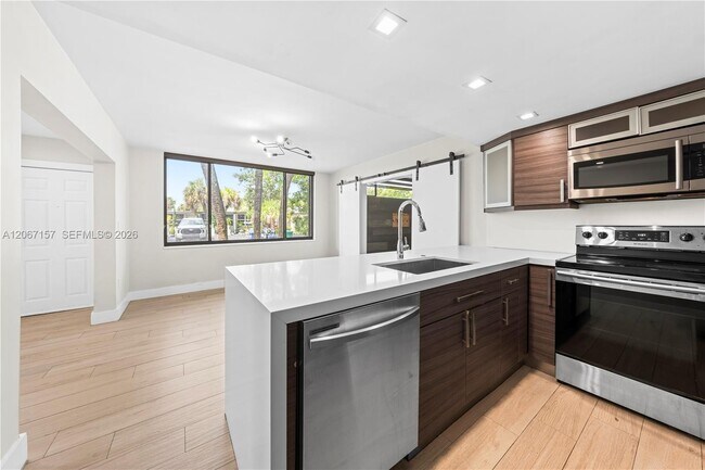 Building Photo - 6480 Miami Lakes Dr