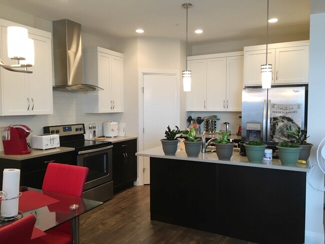 Photo du bâtiment - 47042 Macfarlane Pl