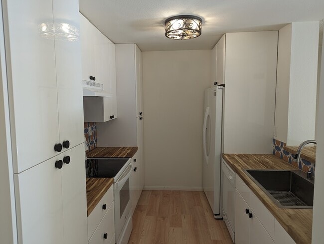 Building Photo - 25715 Hogan Dr