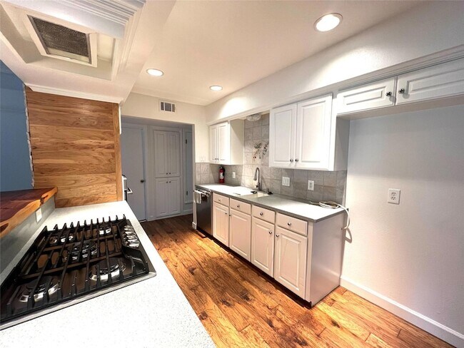 Building Photo - 124 Mill Creek Drive