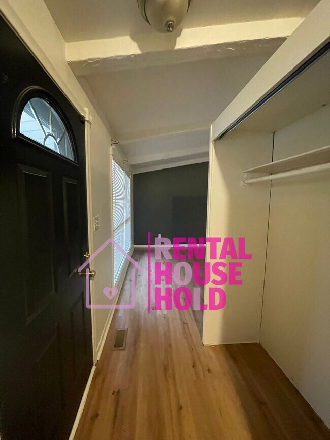 Foto del edificio - Beautiful 3 Bedroom Ranch~ Dearborn Heights