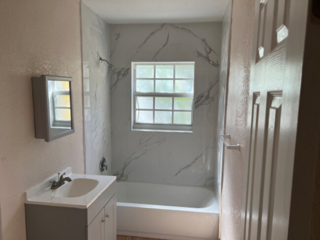 Building Photo - 665 NE 163rd St