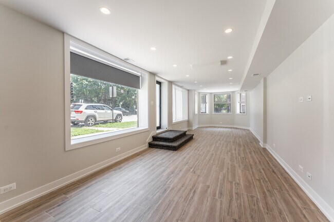 Foto del edificio - 5200 N Leavitt St
