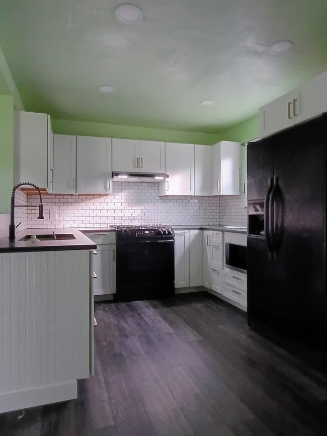 Building Photo - 455 N Cammann St