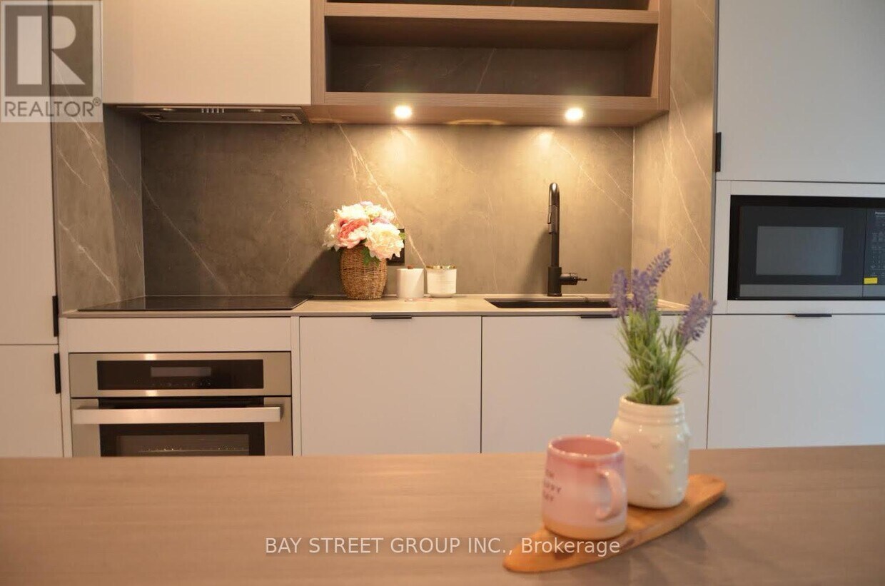 Photo principale - 55 Charles St E