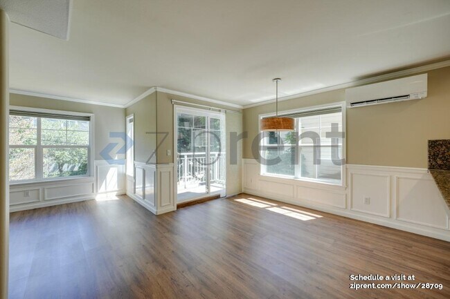 Building Photo - Unit A