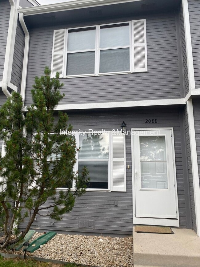 Building Photo - 2088 Oakcrest Cir