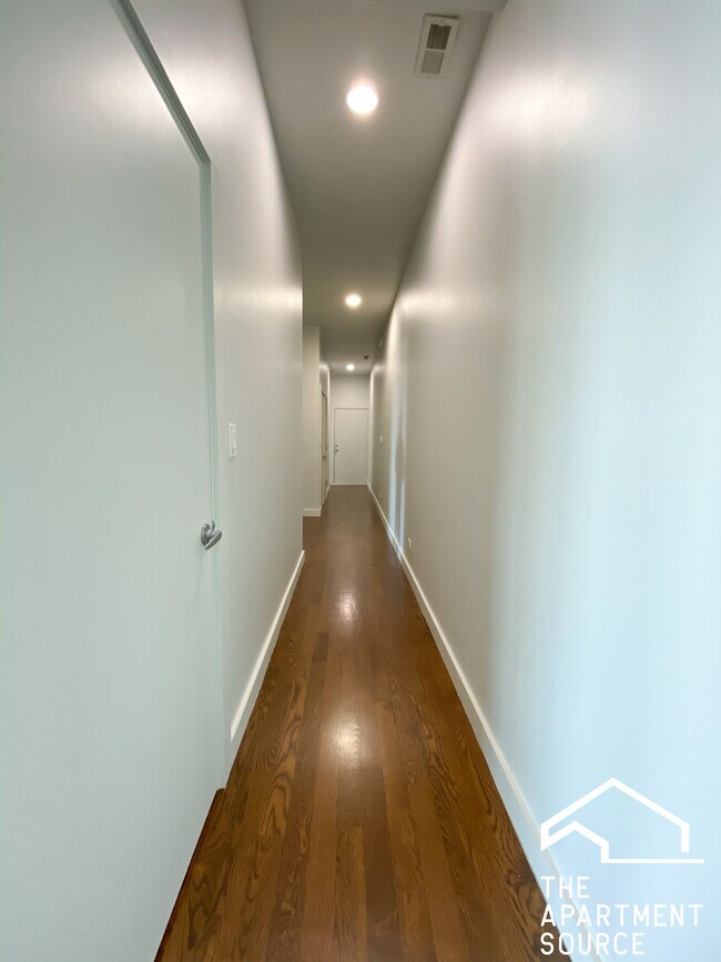 Foto del edificio - 2503 W Fullerton Ave