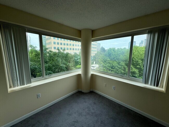 Building Photo - 8 Museum Way