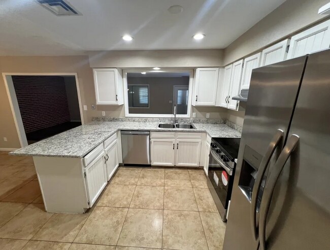 Photo - 687 W Barrow Dr House